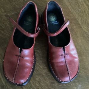 Earth Women's Red Mary Jane Flats